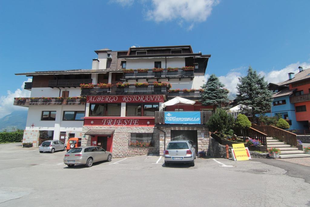 Albergo Trieste Tambre d'Alpago Luaran gambar